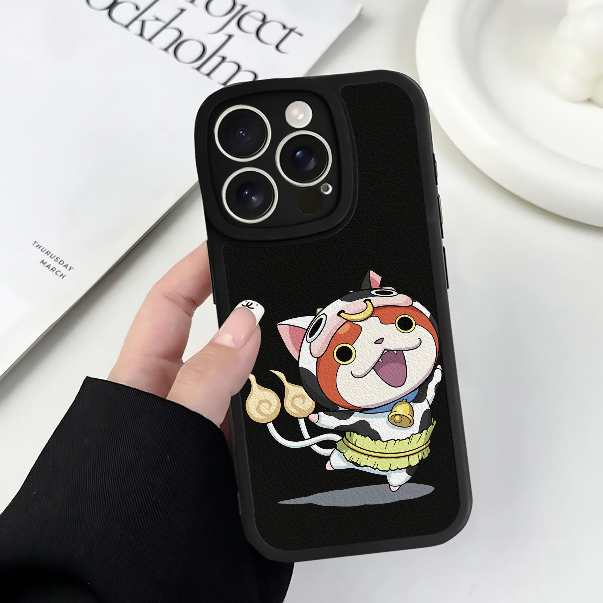 （画像用） 妖怪ウォッチ Yo-kai Watch 【iPhone 16シリーズ対応】シリコンスマホケース（レザー調） 材質：シリコン